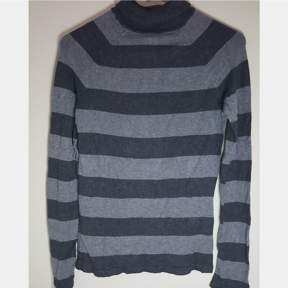 Black and gray turtleneck sweater